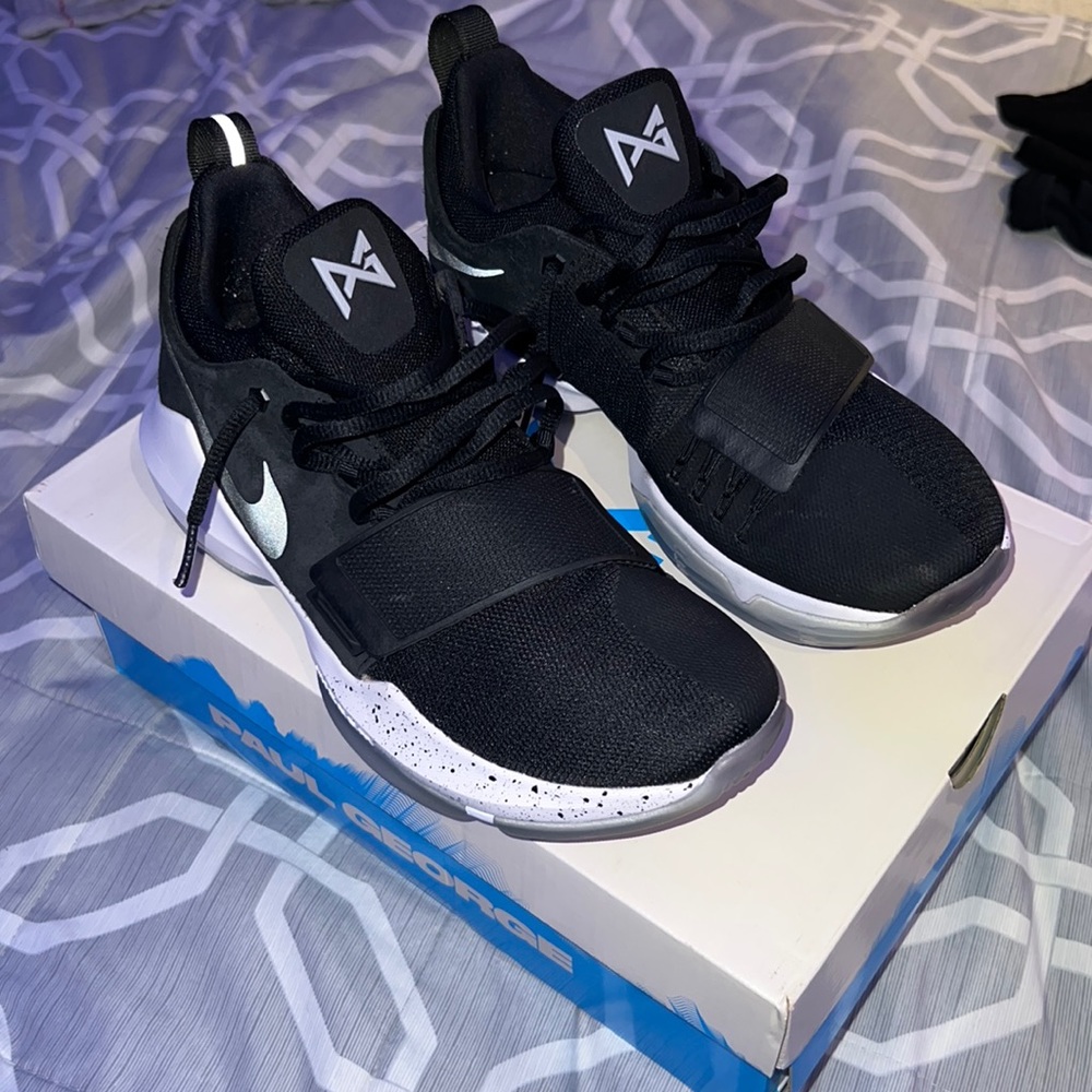 NIKE PG 1 “BLACK ICE” (SIZE 8) 🧌